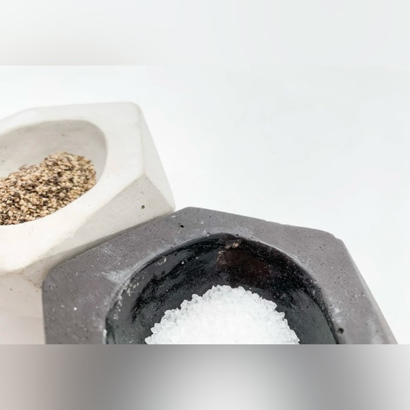 2-pcs Concrete Isohedron Planter/Pot/Votive/Spice Holder Handmade MCM #0920247 - Picture 5 of 10